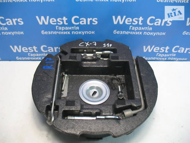 Б/в Ключ колісний з двома крюками і скринька під інструменти на Mazda CX-7 2006-2012