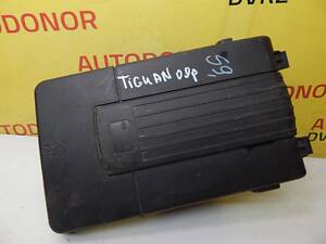 Б/в Кришка акумулятора на Volkswagen Tiguan 2007-2015