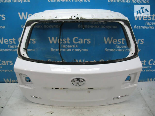 Б/в Кришка багажника біла без скла універсал на Toyota Avensis 2008-2015
