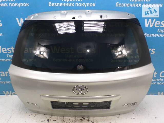 Б/в Кришка багажника сіра зі склом універсал на Toyota Avensis 2003-2008