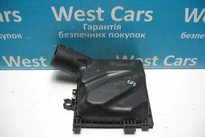 Б/в Кришка корпусу повітряного фільтра 2.0/2.5 на Subaru Outback 2003-2009