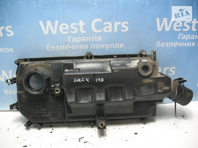 Б/в Кришка повітряного фільтра 1.4B на Volkswagen Golf IV 1997-2004