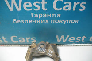 Б/в Кронштейн АКПП правий на Audi A8 2003-2007