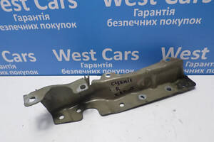 Б/в Кронштейн кріплення переднього правого крила на Renault Scenic 2003-2009