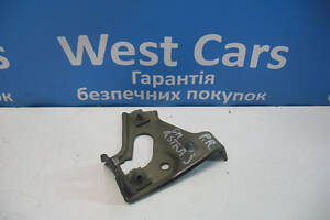 Б/в Кронштейн переднього правого крила на Opel Astra J 2009-2012