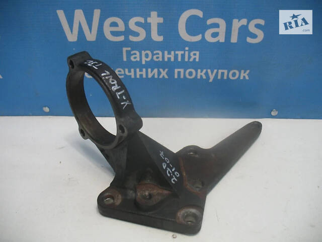 Б/в Кронштейн промвалу 2.2D на Nissan X-Trail 2001-2007