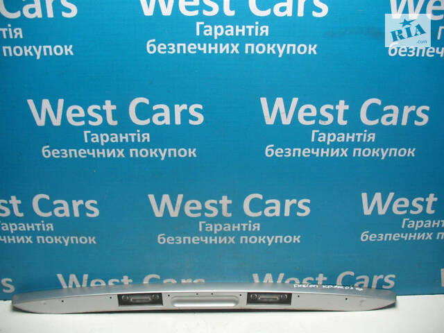 Б/в Накладка кришки багажника (панель підсвічування номера) сіра на Ford Fusion 2002-2012