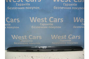 Б/в Накладка кришки багажника (підсвітки номера) на Mercedes-Benz E-Class. Гарантія якості! 1995-2002