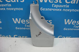 Б/в Накладка кришки багажника нижня права на Toyota Rav 4 2006-2012