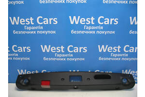Б/в Накладка кришки багажника седан на Mercedes-Benz C-Class. Гарантія якості! 2007-2010