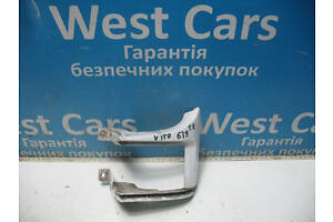 Б/в Накладка нижньої петлі задніх правих дверей на Mercedes-Benz Vito. Купуй найкраще! 2003-2010