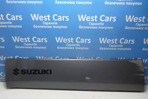 Б/в Накладка передніх лівих дверей сіра на Suzuki Grand Vitara 2005-2008