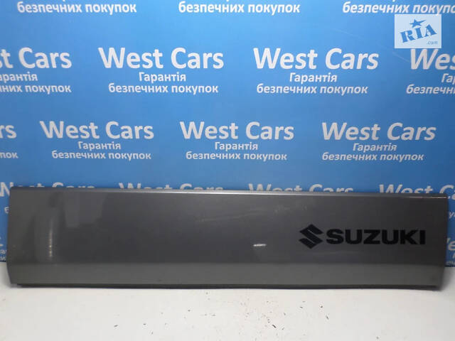 Б/в Накладка передніх правих дверей сіра на Suzuki Grand Vitara 2005-2008
