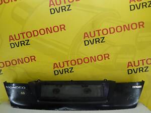 Б/в Накладка під номерний знак задній чорна хетчбек (дефект) на Ford Mondeo 2007-2014