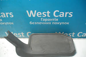 Б/в Накладка порога задня права внутрішня на Mitsubishi Pajero Wagon 2000-2006