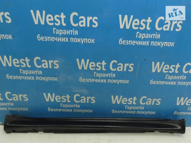 Б/в Накладка правого порога зовнішня чорна на Nissan Juke 2010-2019