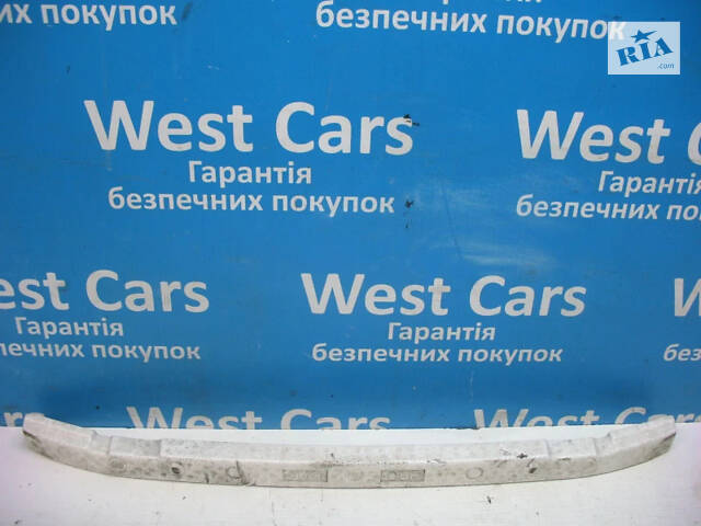 Б/в Наповнювач переднього бампера на Toyota Auris 2006-2009