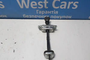 Б/в Обмежувач задніх дверей на Opel Antara 2006-2011