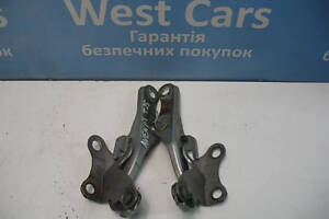 Б/в Петлі капоту на Toyota Avensis 2003-2008