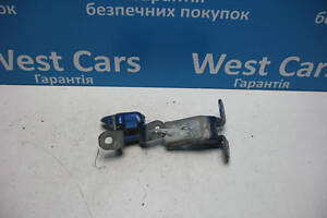 Б/в Петлі передніх правих дверей на Toyota Yaris 2006-2011