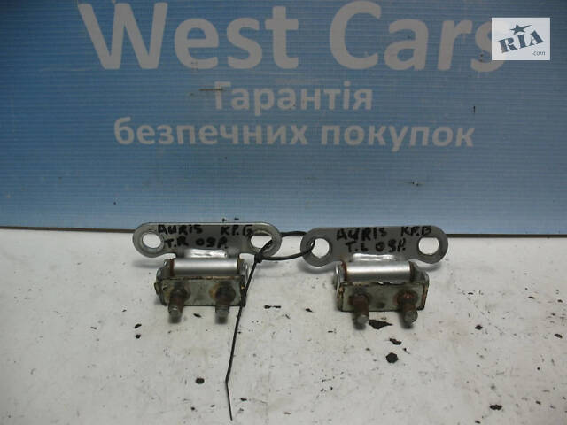 Б/в Петля кришки багажника комплект хетчбек на Toyota Auris 2006-2012