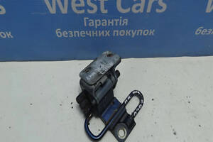 Б/в Петля передньої правої двері нижня на Audi A4 2004-2008