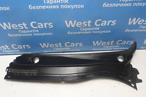 Б/в Пластик під лобове скло лівий на Toyota Avensis 2003-2008