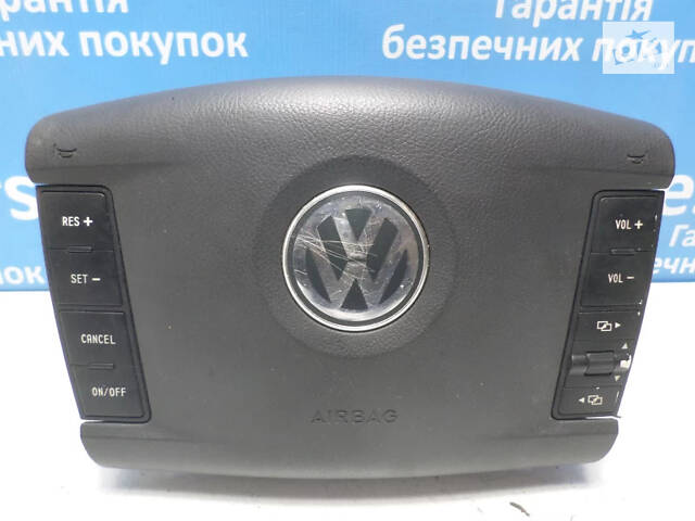 Б/в Подушка безпеки водія на Volkswagen Touareg 2002-2010