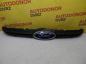 Б/в Решітка радіатора на Ford Fiesta 2008-2013
