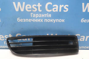 Б/в Решітка в передній бампер права на Audi A4 1994-1997