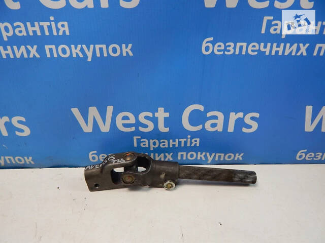 Б/в Рульовий карданчик нижня частина 2.0D на Toyota Avensis 2003-2008