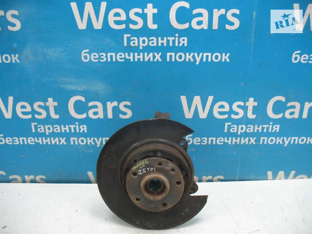 Б/в Цапфа задня права в зборі 2.5/3.0TDI на Volkswagen Touareg 2003-2010