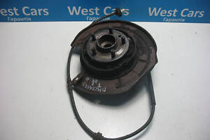 Б/в Цапфа задня права зі маточкою на Land Rover Range Rover Sport 2004-2009