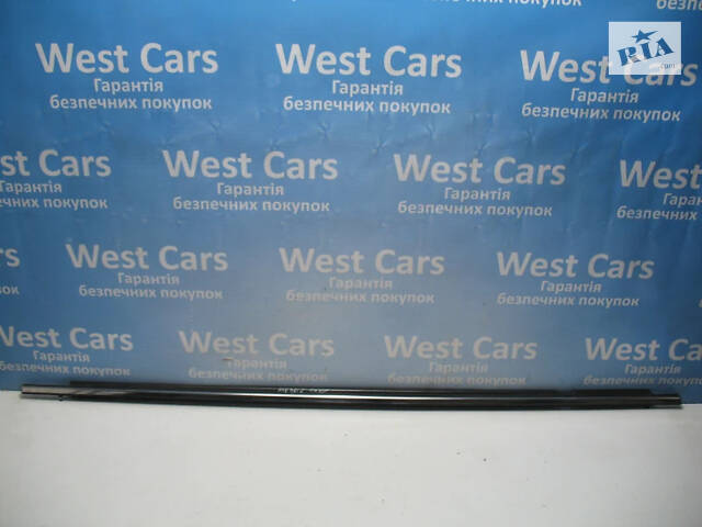 Б/в Ущільнювач скла дверей передній правий зовнішній на Toyota Avensis 2009-2018