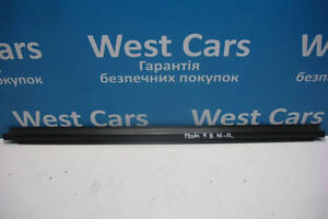 Б/в Ущільнювач скла передніх правих дверей на Fiat Panda 2003-2012