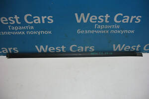 Б/в Ущільнювач скла передніх правих дверей на Nissan Pathfinder 2005-2014