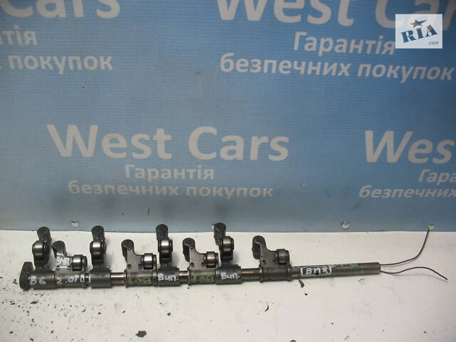 Б/в Вісь випускних клапанів з коромислами 2.0TDi (BMR) на Volkswagen Passat B6 2005-2008