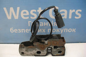 Б/в Замок капоту 2к на Volkswagen Passat B6 2005-2010