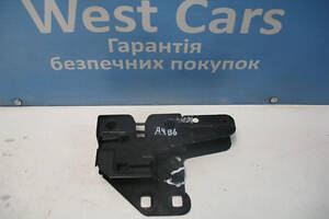 Б/в Замок капоту на Audi A4 2000-2006