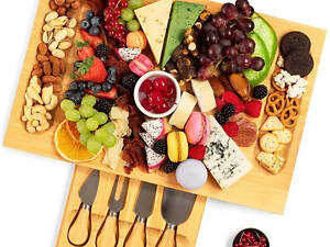 Бамбукова дошка для подачі та сервірування сиру набором ножів