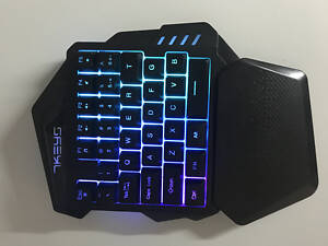 Беспроводная геймерская клавиатура для одной руки.