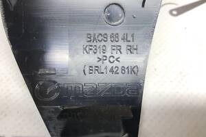 BJS7684L1A02 Вставка в дверную карту перед прав MAZDA 3 14-18