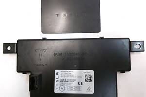 Блок и электронный ключ(карточка) комплект Tesla model 3, model Y 1100241-00-E