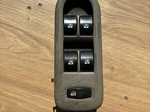 Блок кнопок стеклоподъемников Renault Clio 3, 8200356758
