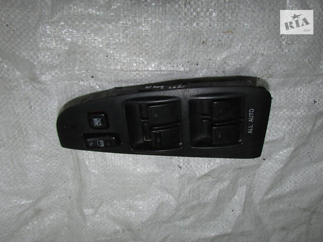 Блок кнопок водійської дверки Toyota Avensis T25 2003-2008