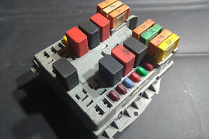 Блок модуль запобіжників і реле (монтажний блок) Fiat Doblo 1.3 Mjtd (2005-2009) - 51763771