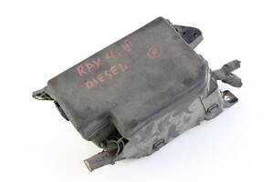 Блок предохранителей двигателя 2.2 МКПП Diesel правый Toyota RAV-4 III 2005-2012 8274242030