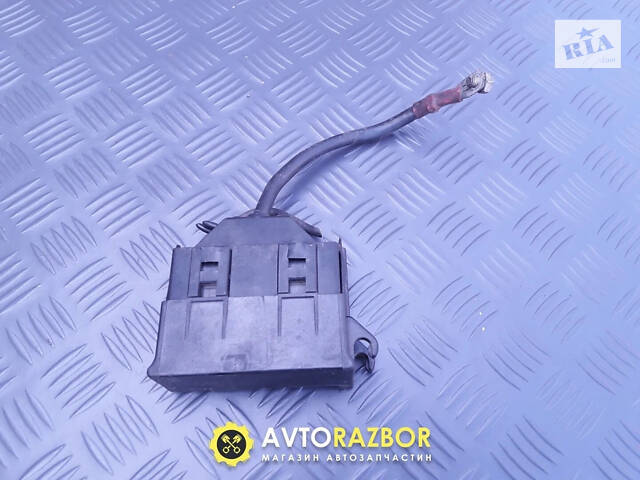 Блок предохранителей 9647301 на Opel Vectra B 1995-2002 год