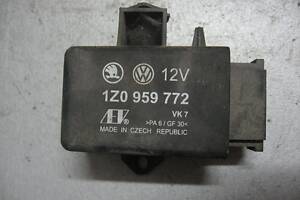 Блок управления подогревом сидений Skoda Fabia 1999-2007 1Z0959772