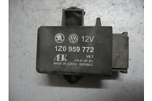 Блок управления подогревом сидений VW Golf VI 2009-2013 1Z0959772